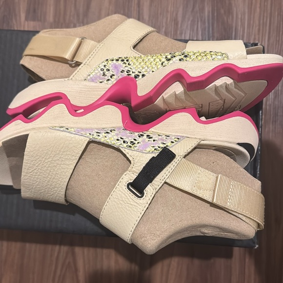 Sorel Women's Kinetic Impact II Sling Low Sandals. Rarely worn Size 8.5 new - Picture 12 of 13